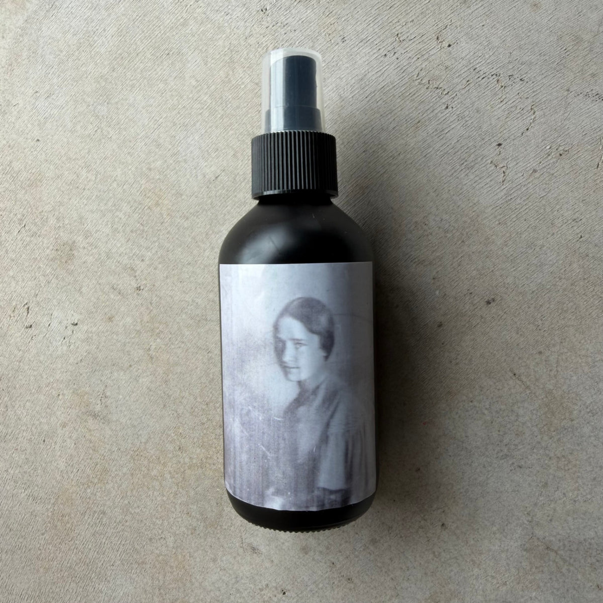 GRACE & CAIN Room Spray Black