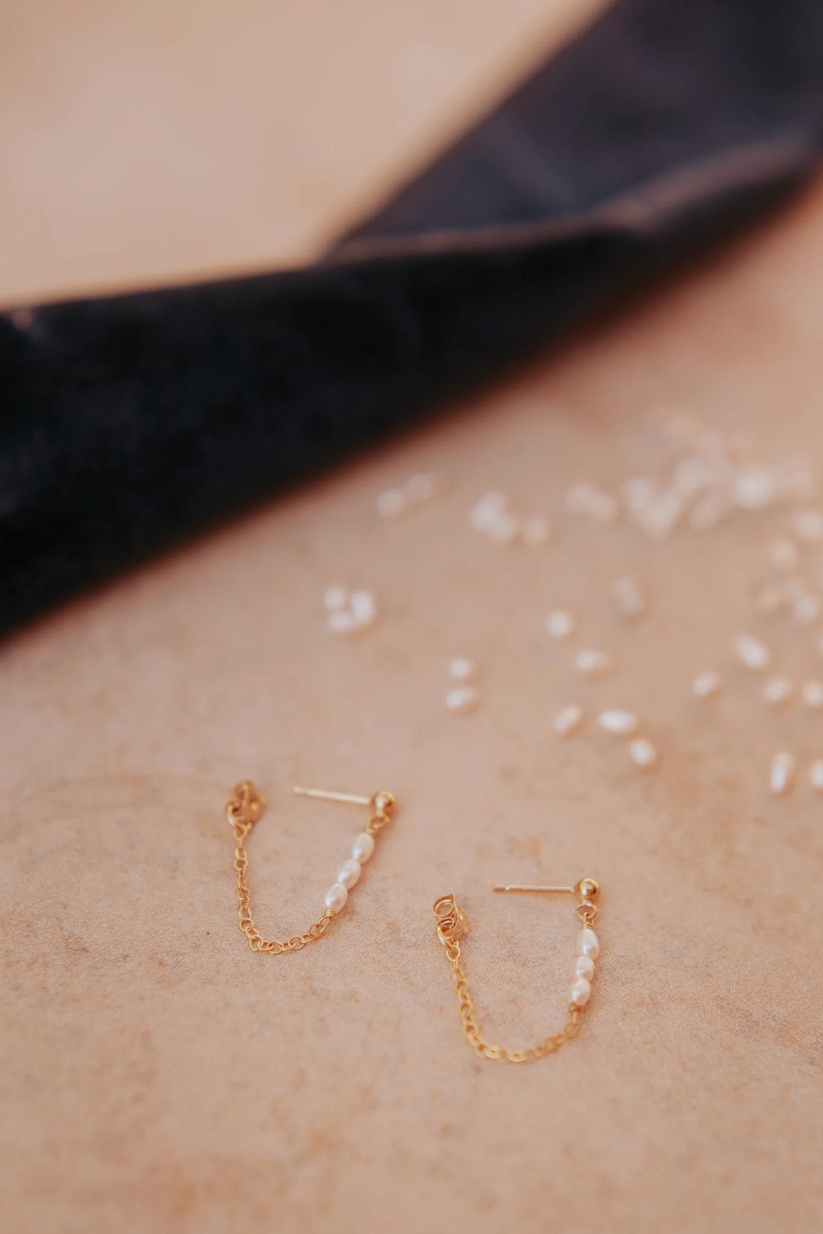 Ford & Fossil Pearl Droplet Studs